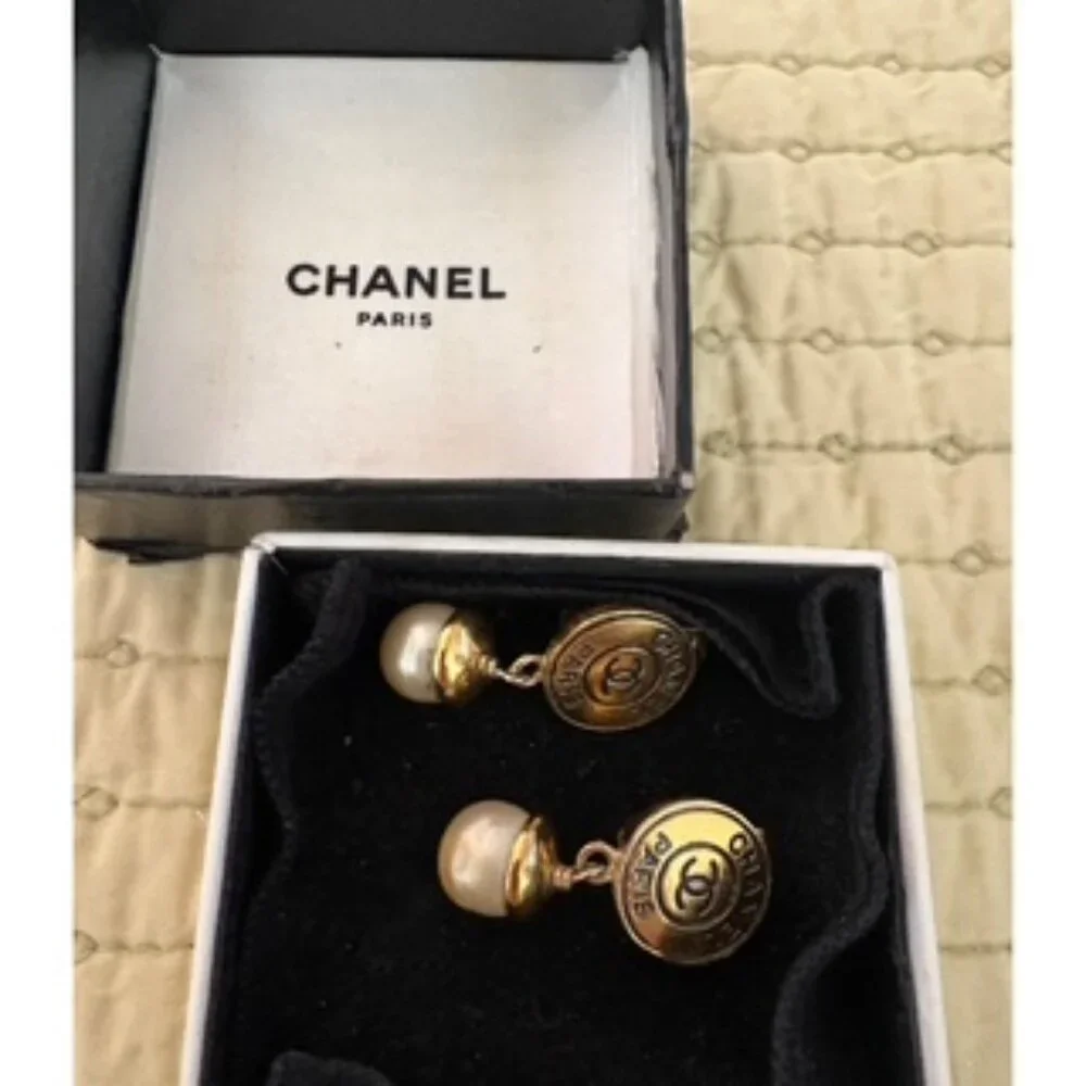 "Authentic" CHANEL earrings - Pearl - Picture 1 of 3